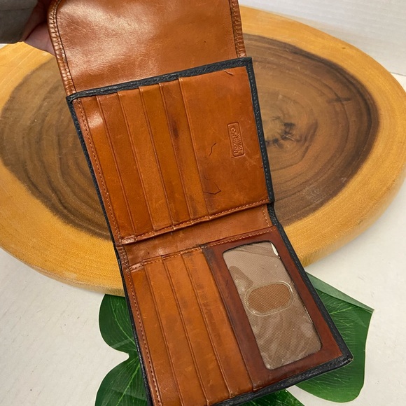 Dooney & Bourke Pebbles Leather Kiss Lock Billfold Wallet - Picture 8 of 11